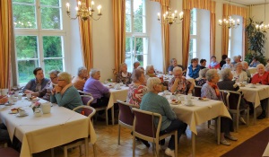 Traditioneller Seniorenkaffee im Zieten-Schloss